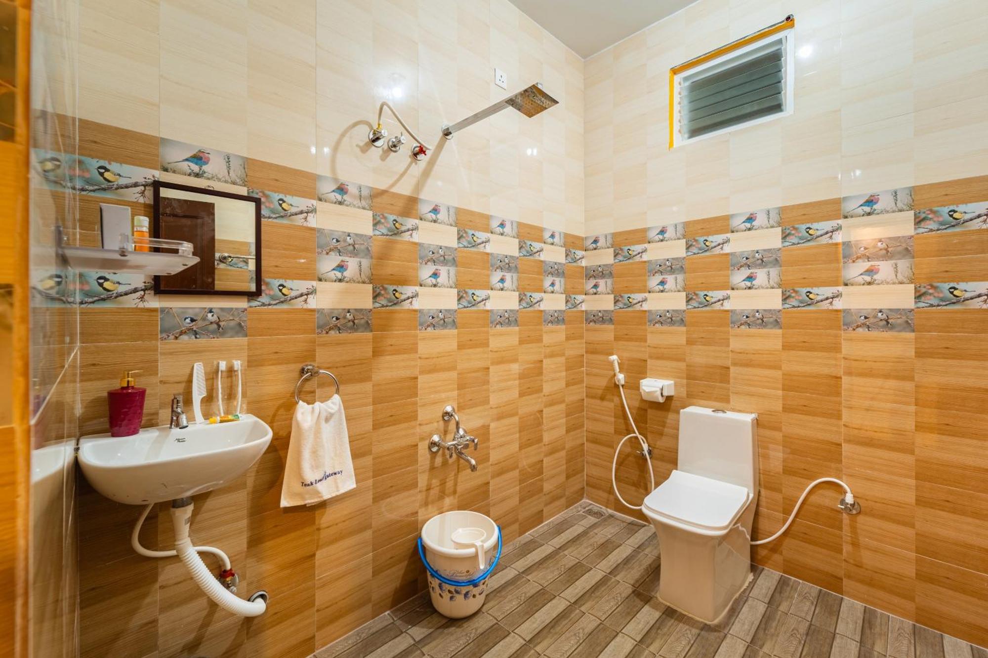 Teak Leaf Gateway Villa With Swimming Pool Indoor Games Kālapettai Dış mekan fotoğraf