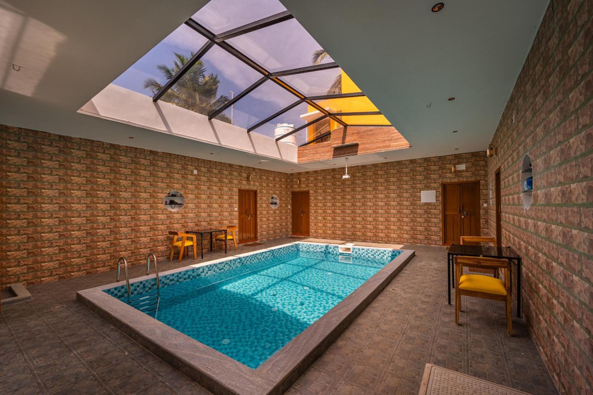 Teak Leaf Gateway Villa With Swimming Pool Indoor Games Kālapettai Dış mekan fotoğraf