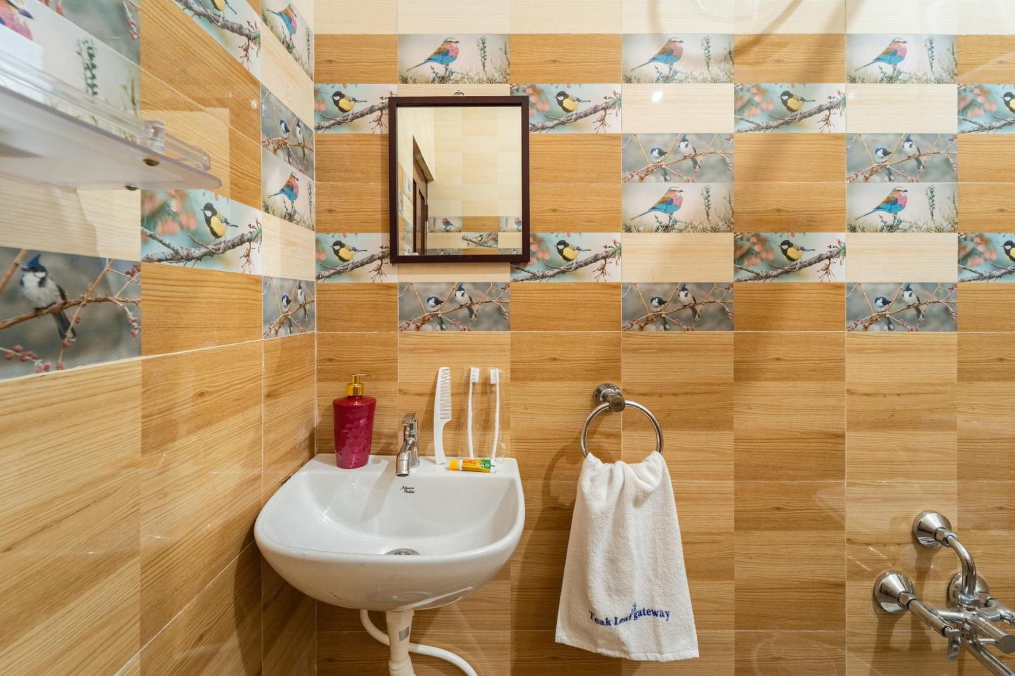 Teak Leaf Gateway Villa With Swimming Pool Indoor Games Kālapettai Dış mekan fotoğraf